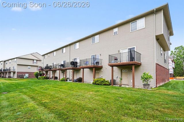 2234 Knotty Pine Trail, Howell, MI 48855