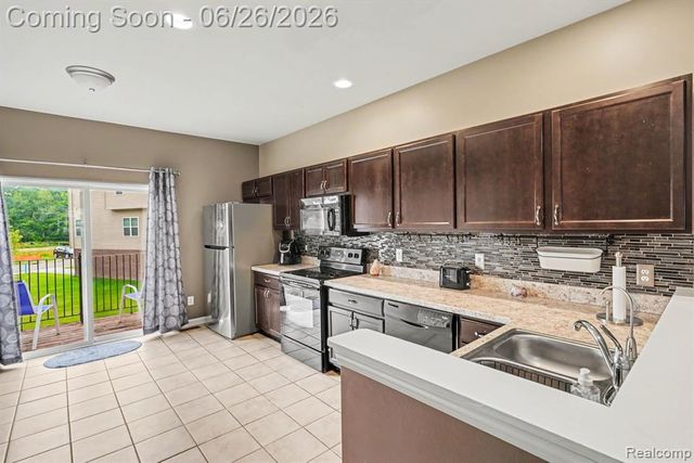 2234 Knotty Pine Trail, Howell, MI 48855
