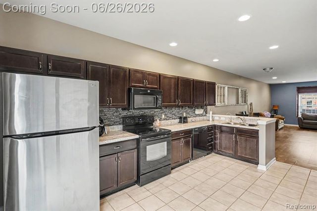 2234 Knotty Pine Trail, Howell, MI 48855
