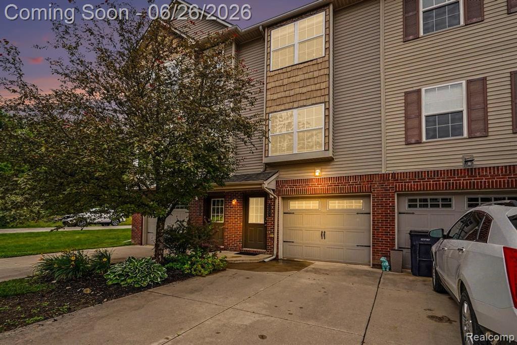 2234 Knotty Pine Trail, Howell, MI 48855
