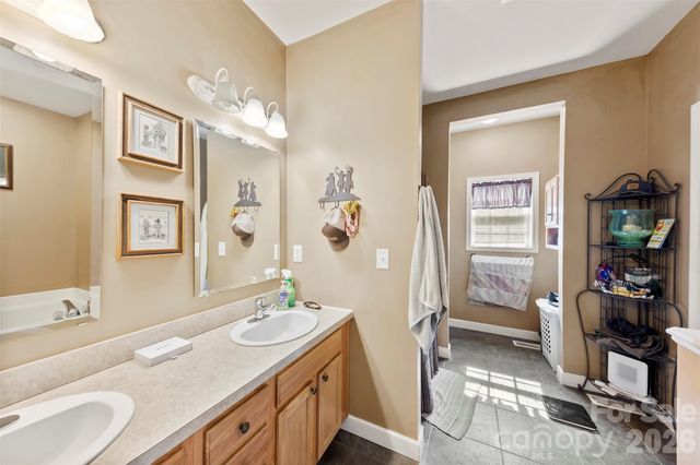 1581 Rhyne Road, Dallas, NC 28034