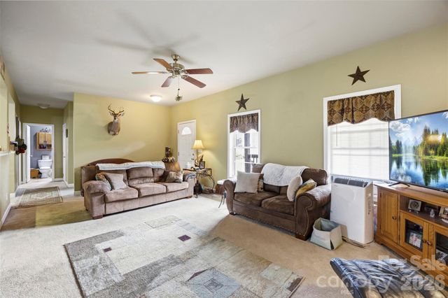 1581 Rhyne Road, Dallas, NC 28034