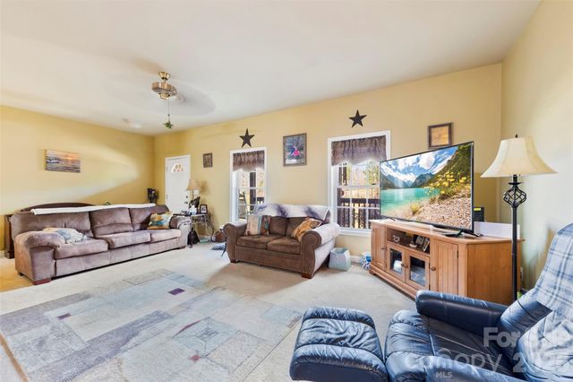 1581 Rhyne Road, Dallas, NC 28034