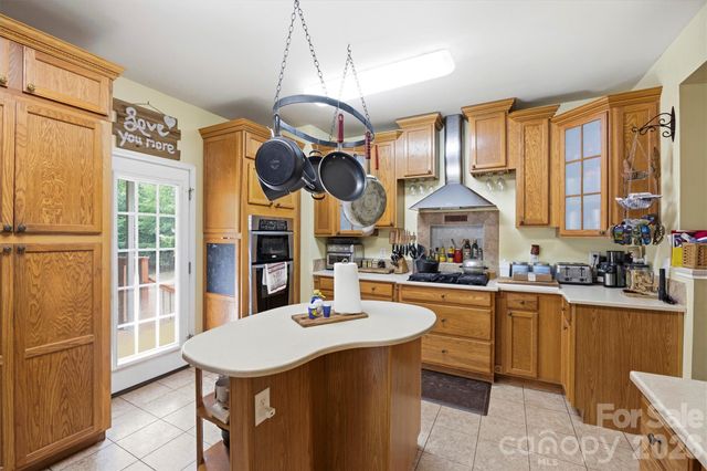 1581 Rhyne Road, Dallas, NC 28034