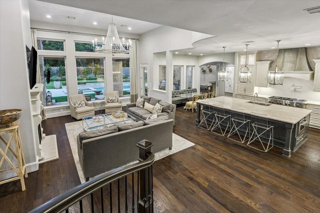 22 Knipp Road, Houston, TX 77024