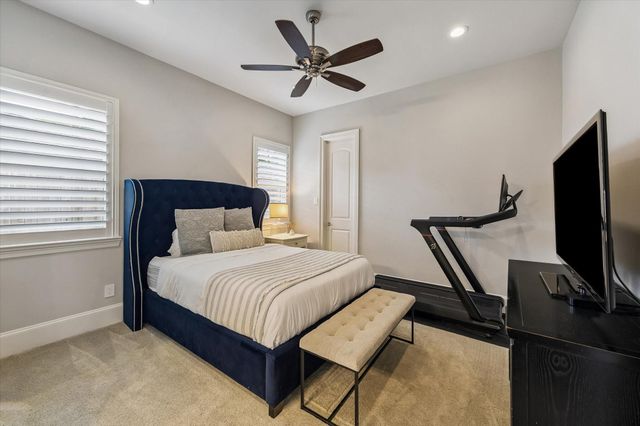 22 Knipp Road, Houston, TX 77024