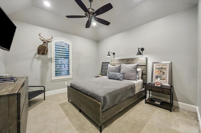 22 Knipp Road, Houston, TX 77024