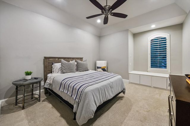 22 Knipp Road, Houston, TX 77024