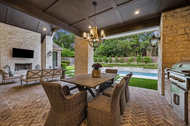 22 Knipp Road, Houston, TX 77024