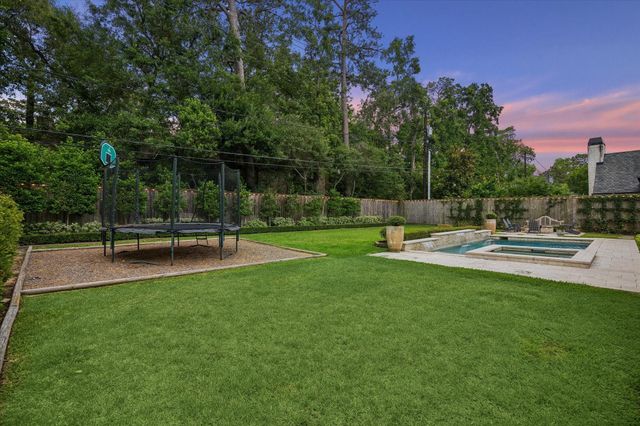 22 Knipp Road, Houston, TX 77024