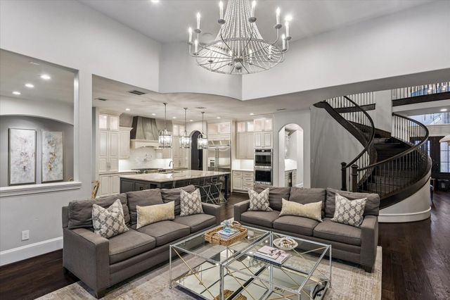 22 Knipp Road, Houston, TX 77024