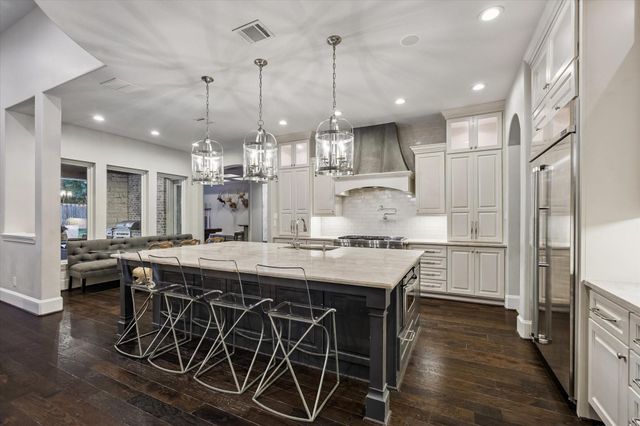 22 Knipp Road, Houston, TX 77024