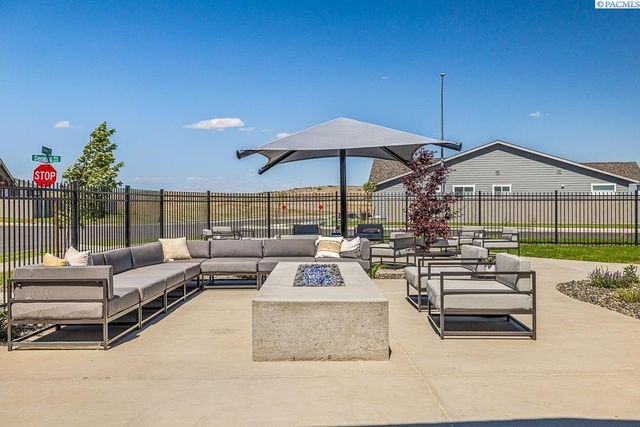 2895 Avrio Ave, Richland, WA 99354