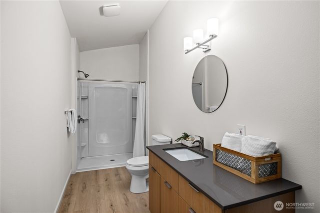 7200 NE Day Road W, Bainbridge Island, WA 98110