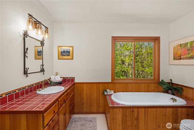 7200 NE Day Road W, Bainbridge Island, WA 98110