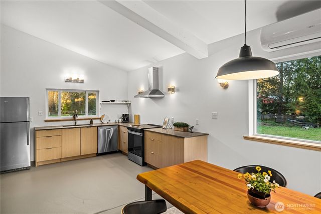 7200 NE Day Road W, Bainbridge Island, WA 98110