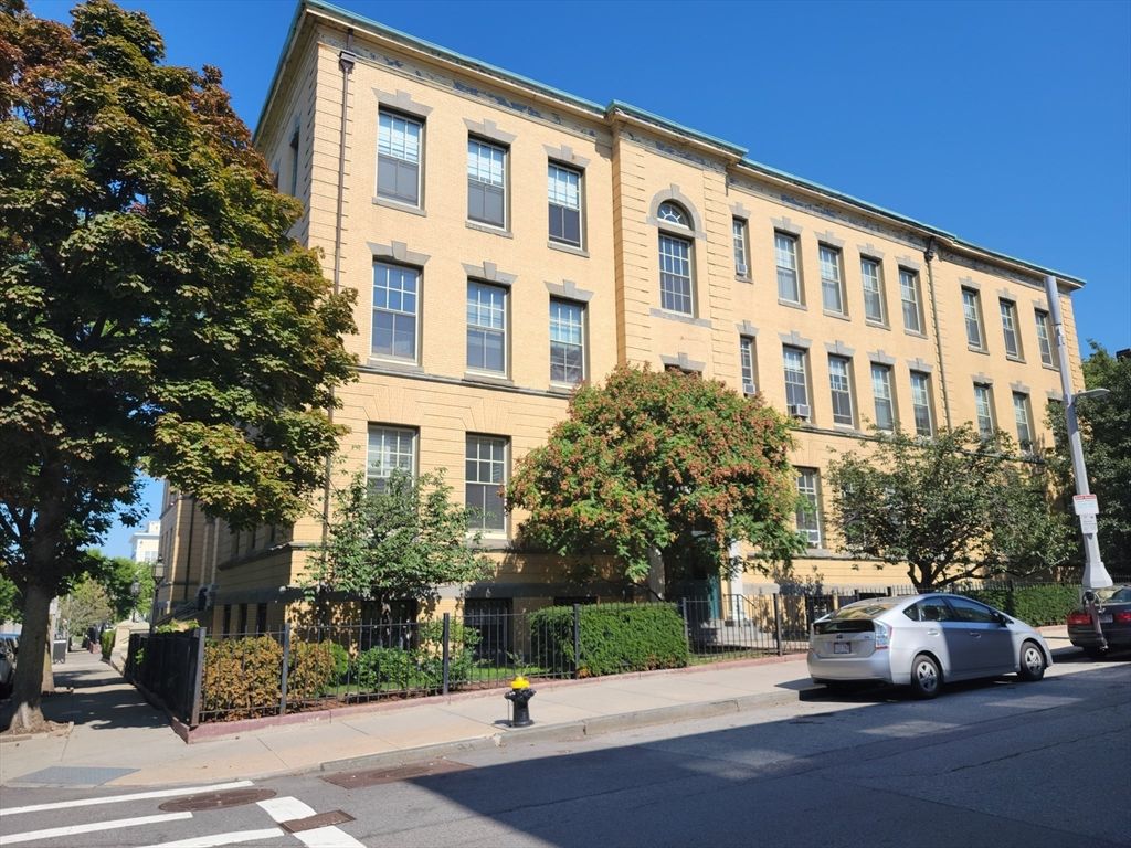350 West 4th. Street 201, Boston, MA 02127