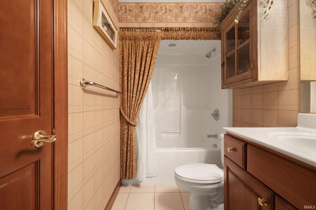 824 Spring Meadow Farm Drive, Middlebury, IN 46540