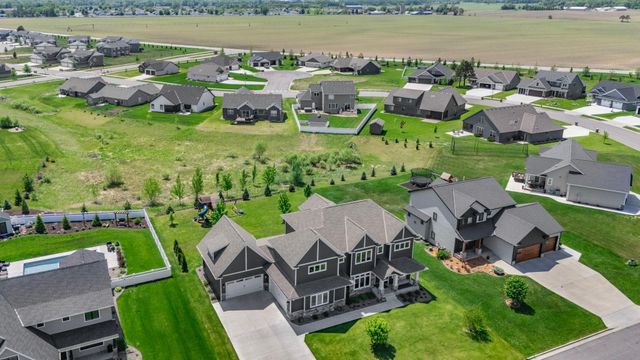 2027 Sandstone Loop N, Sartell, MN 56377