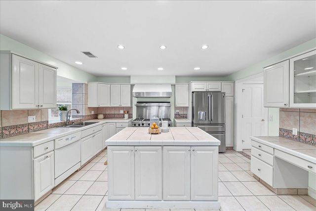 658 E LEAMY AVE, Springfield, PA 19064