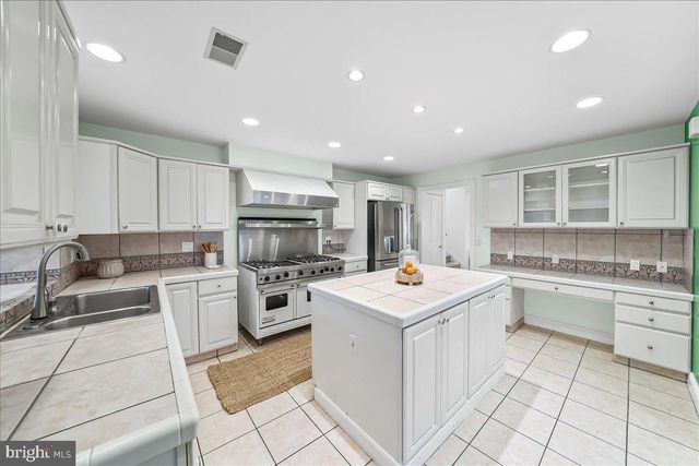 658 E LEAMY AVE, Springfield, PA 19064