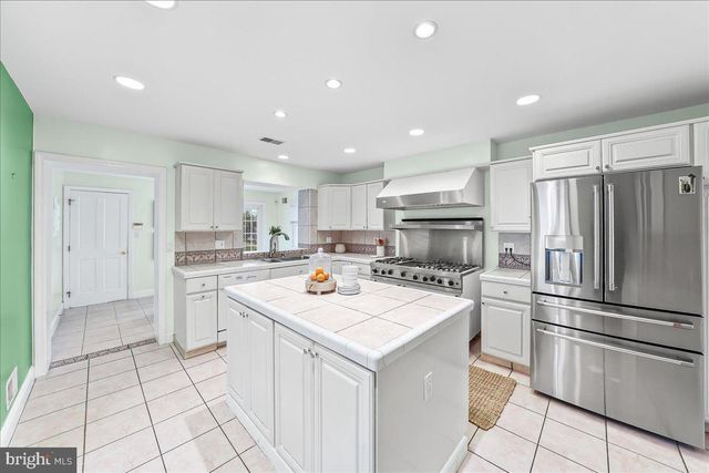 658 E LEAMY AVE, Springfield, PA 19064