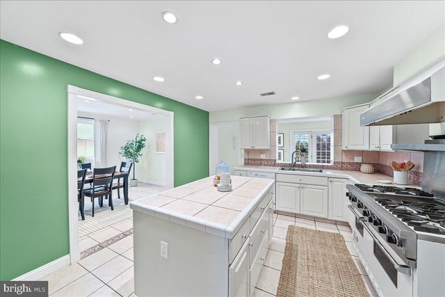 658 E LEAMY AVE, Springfield, PA 19064