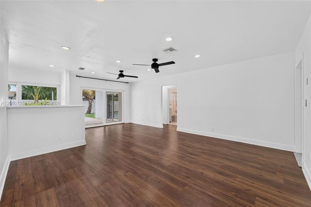 4490 NW 19th Way, Oakland Park, FL 33309