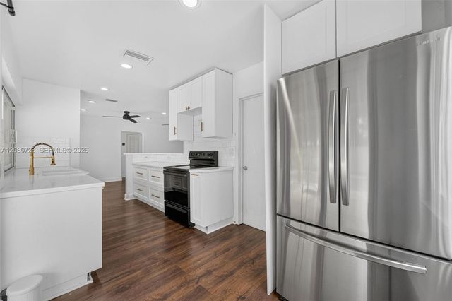 4490 NW 19th Way, Oakland Park, FL 33309