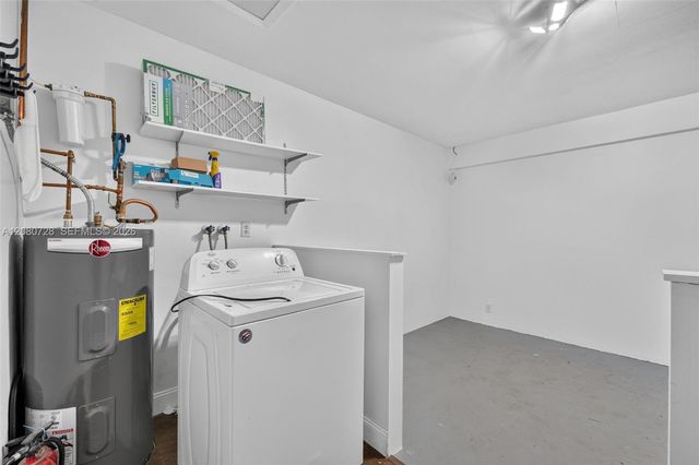4490 NW 19th Way, Oakland Park, FL 33309