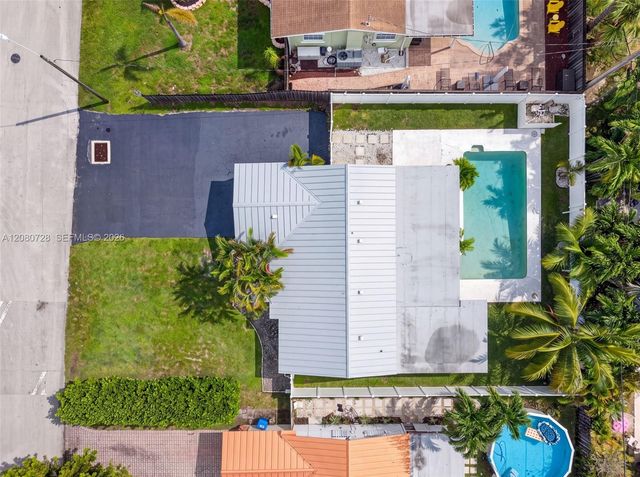 4490 NW 19th Way, Oakland Park, FL 33309
