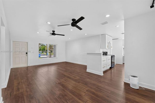 4490 NW 19th Way, Oakland Park, FL 33309