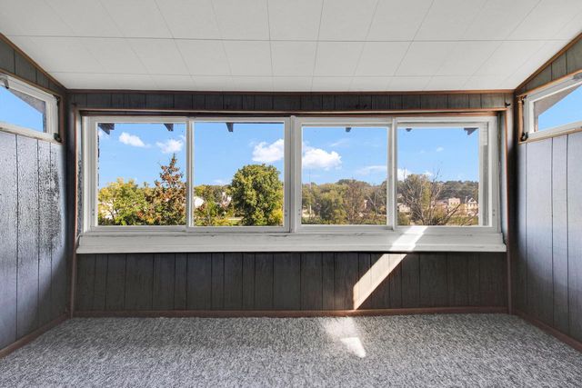 414 River DRIVE, West Bend, WI 53090