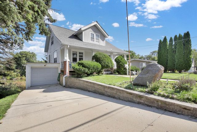 414 River DRIVE, West Bend, WI 53090