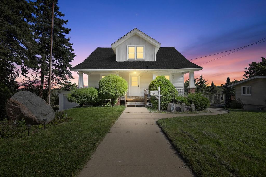 414 River DRIVE, West Bend, WI 53090