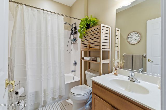 23 Little Leaf Lane, Howell, NJ 07731