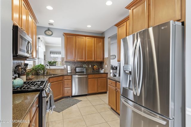 23 Little Leaf Lane, Howell, NJ 07731