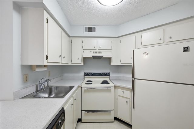 3732 SOUTHPOINTE DRIVE U2, Orlando, FL 32822