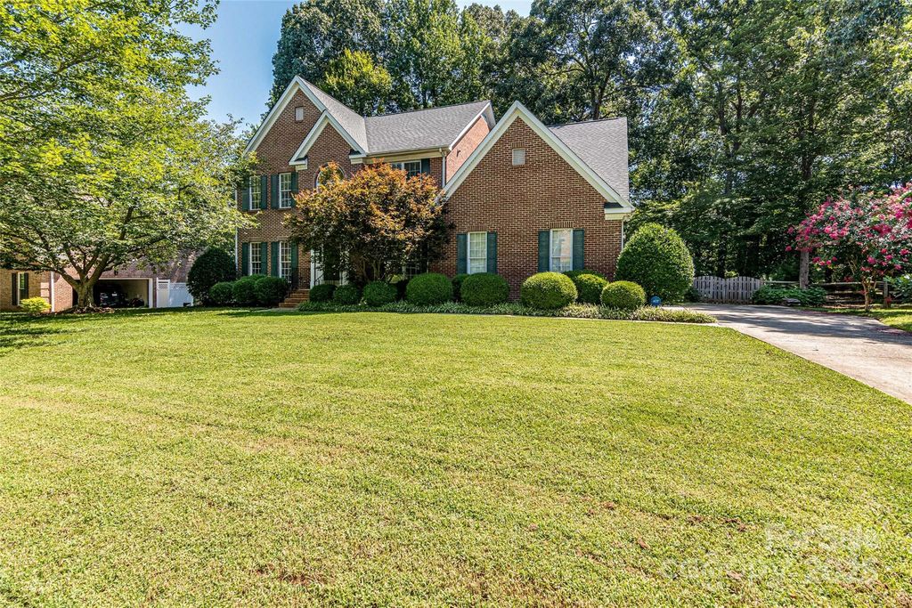7111 Weddington Brook Drive, Matthews, NC 28104