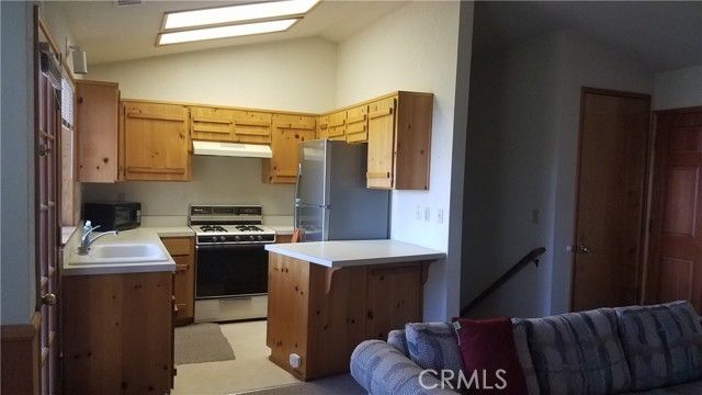 959 Coulter Pine, Crestline, CA 92325