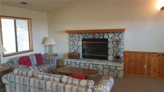 959 Coulter Pine, Crestline, CA 92325