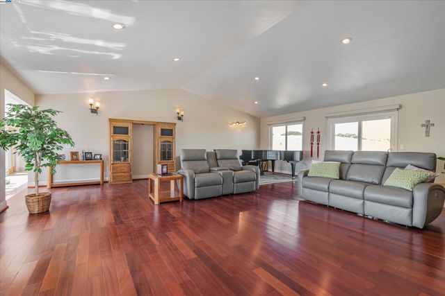 41794 Vargas Rd, Fremont, CA 94539