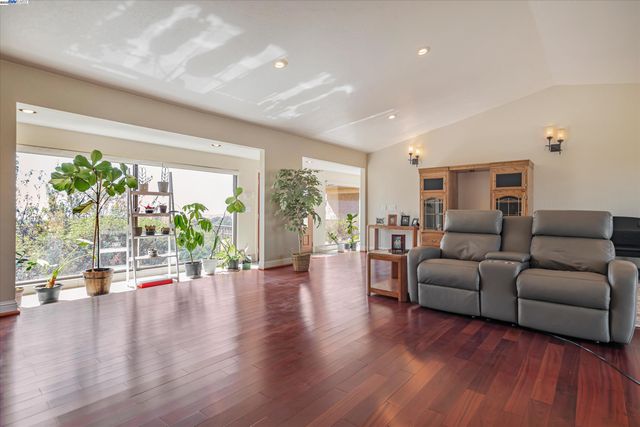 41794 Vargas Rd, Fremont, CA 94539