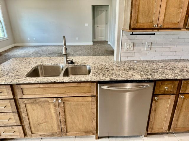 912 Hickory Meadows Avenue, Tontitown, AR 72762