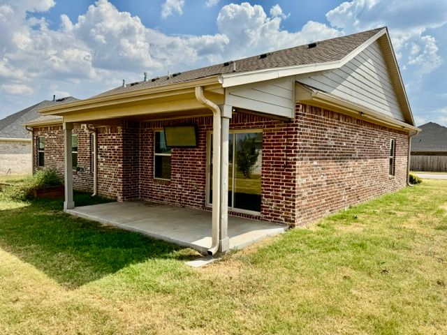 912 Hickory Meadows Avenue, Tontitown, AR 72762