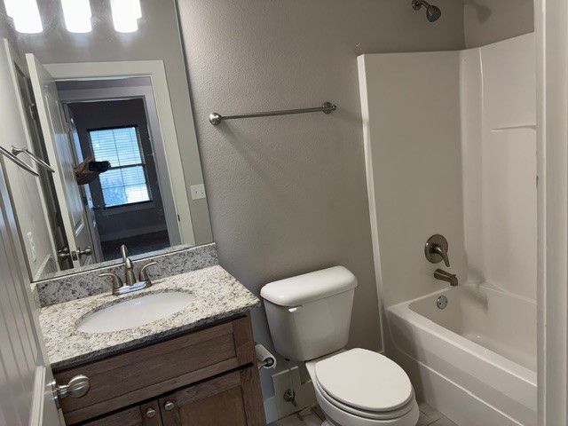 912 Hickory Meadows Avenue, Tontitown, AR 72762