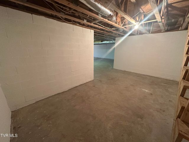 384 Bridgefield Way, Newport, TN 37821