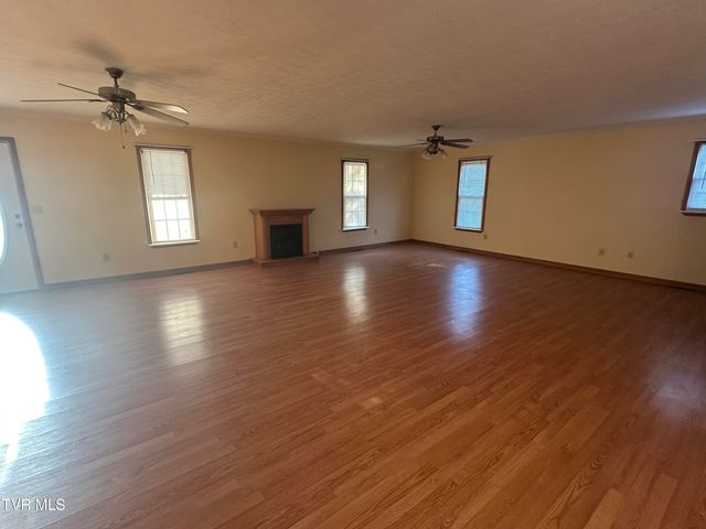 384 Bridgefield Way, Newport, TN 37821