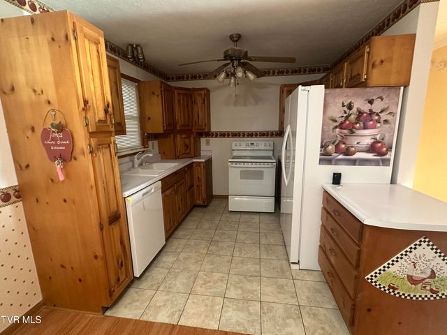 384 Bridgefield Way, Newport, TN 37821