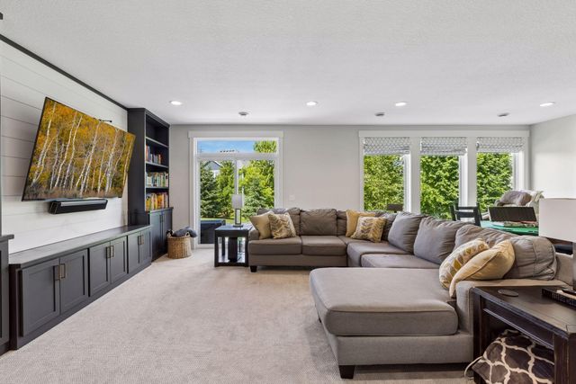 4867 Sonoma Court, Woodbury, MN 55129